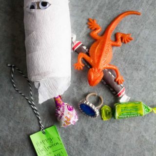 Use a toilet paper roll and some crepe paper to make the cutest Halloween kids craft ever. You'll love finding out what's inside this mummy pinata!