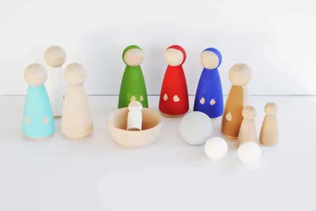 This DIY nativity set with wood peg dolls is budget friendly and not too kitschy. If you love modern, this set is for you!