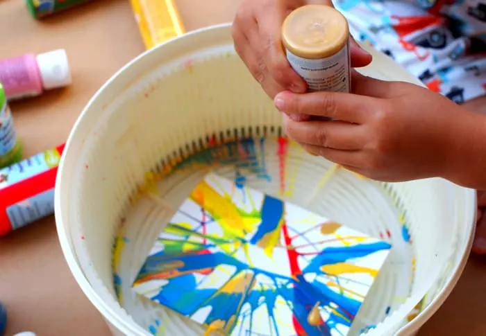 Remember spin art from when you were a kid? You can recreate it with household items, and no fancy machine. This kids' craft is SO fun!