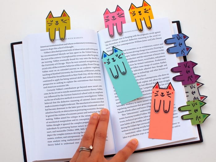 How to make a cat bookmark