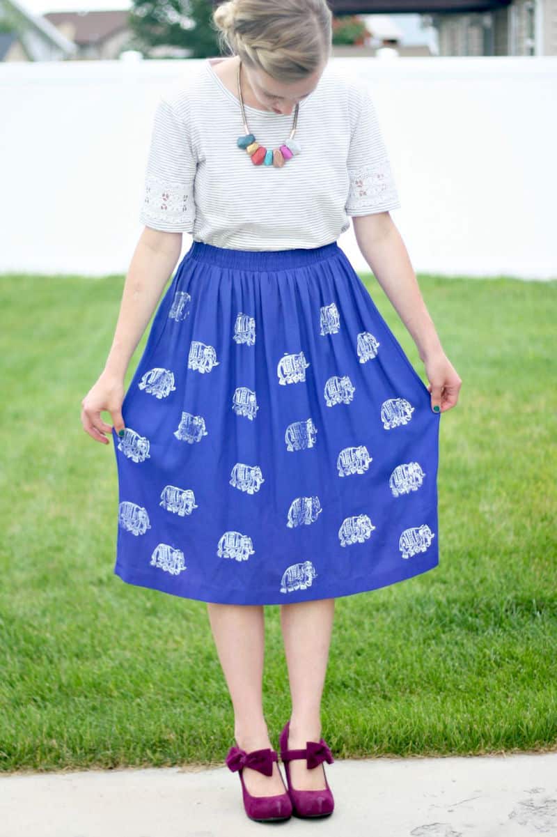 Follow this simple DIY stamped skirt tutorial to give new life to some of your old clothes! It's so easy and you'll have a new look in minutes.