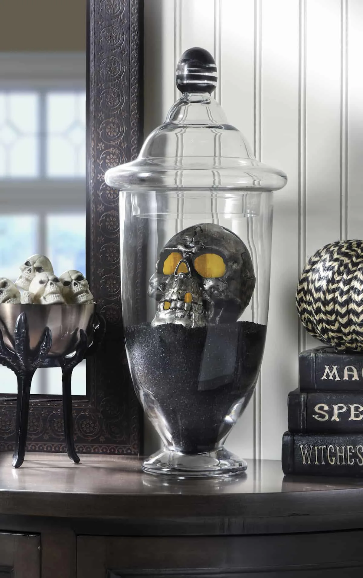 Easy Halloween display with a skull