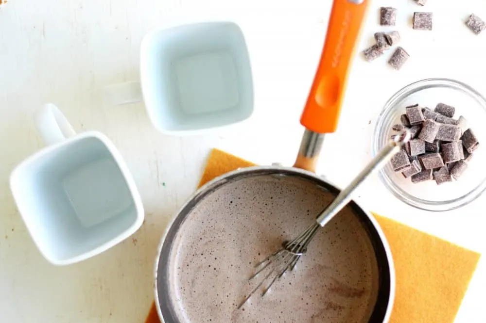 How to make hot chocolate on the stove