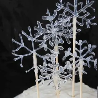 DIY hot glue snowflake cake toppers