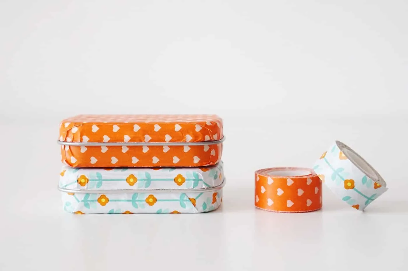 If you love washi tape crafts, grab your favorite pattern, a used mint tin, and turn into a cute little holder! This is such a fun and easy upcycled craft!