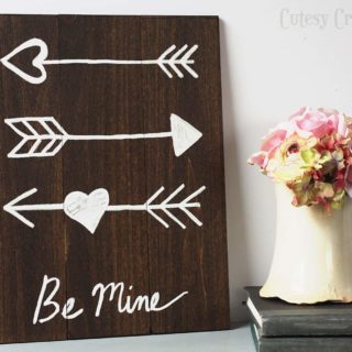 This DIY Valentine's Day arrow art is easy for anyone to make - no nails required, and you can grab a free printable to help you. So cute!
