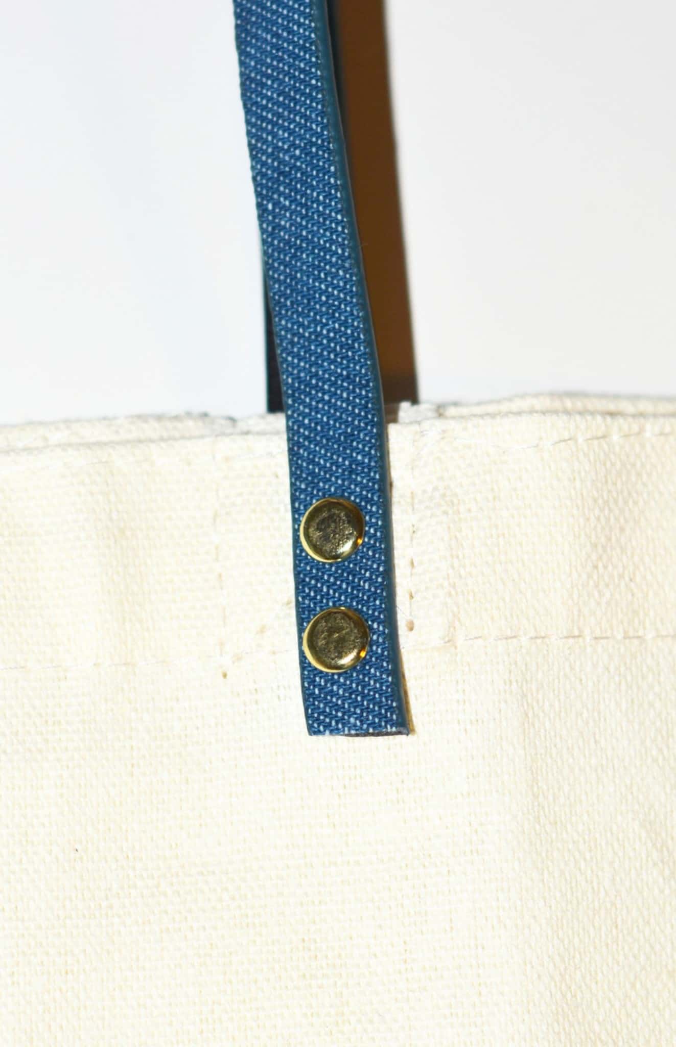 Belt attached to the tote as a handle