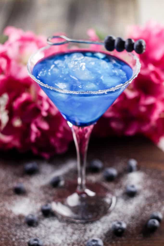 This Blue Curacao Margarita Cocktail is Beautiful - DIY Candy