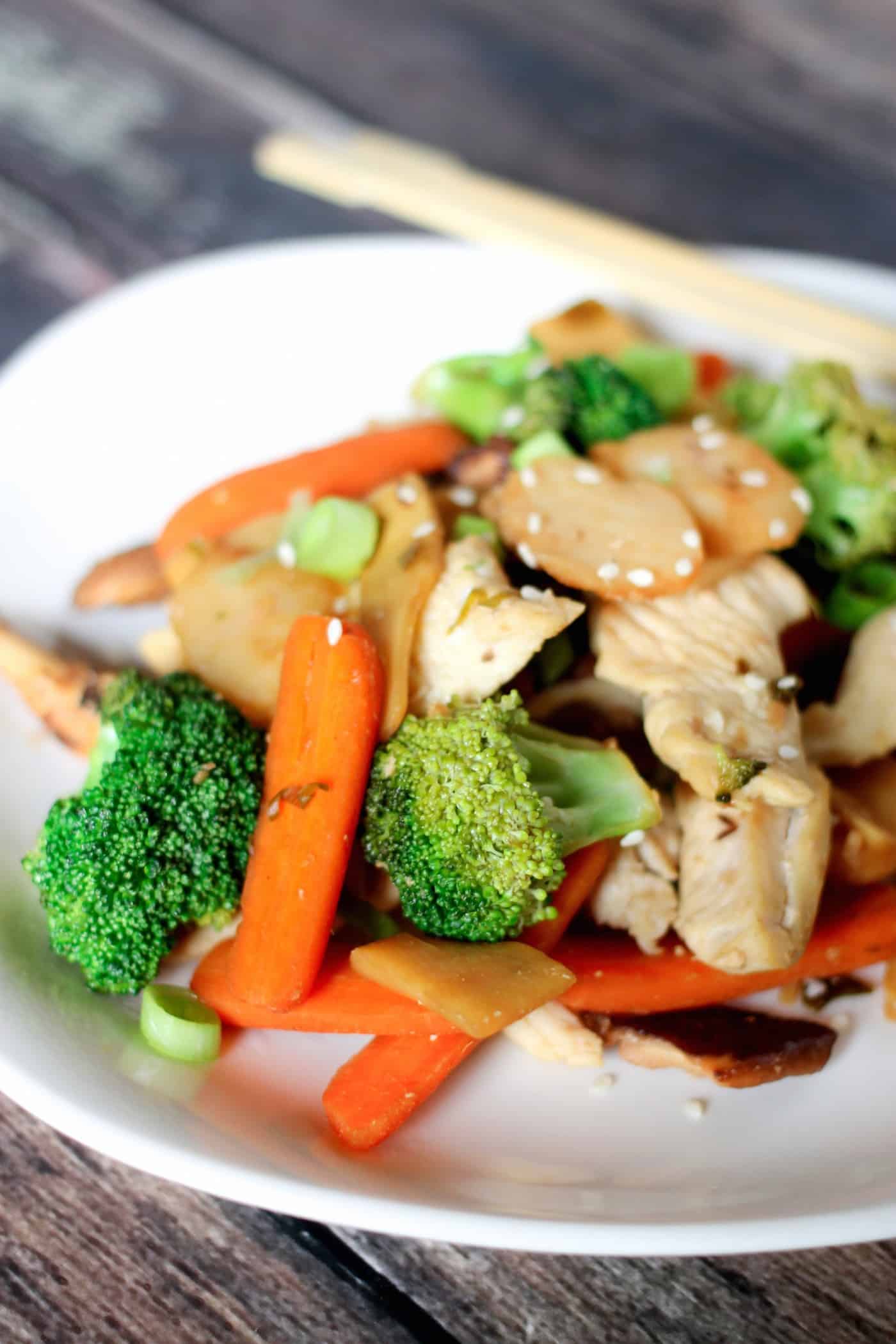 Healthy stir fry recipe with chicken and vegetables