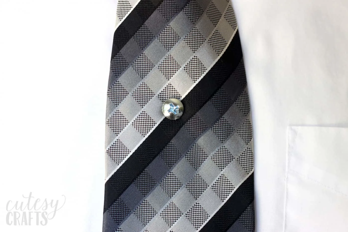 Turn a screw into the coolest tie tack ever - it's easy! Great for any guy that wants to make a statement. This is the perfect gift for Father's Day.