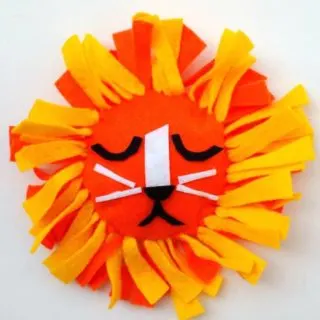 Are you ready for summer craft camp with the kids? Make these cute no sew pillows in fun lion and sun shapes. These are SO easy and littles will love them!