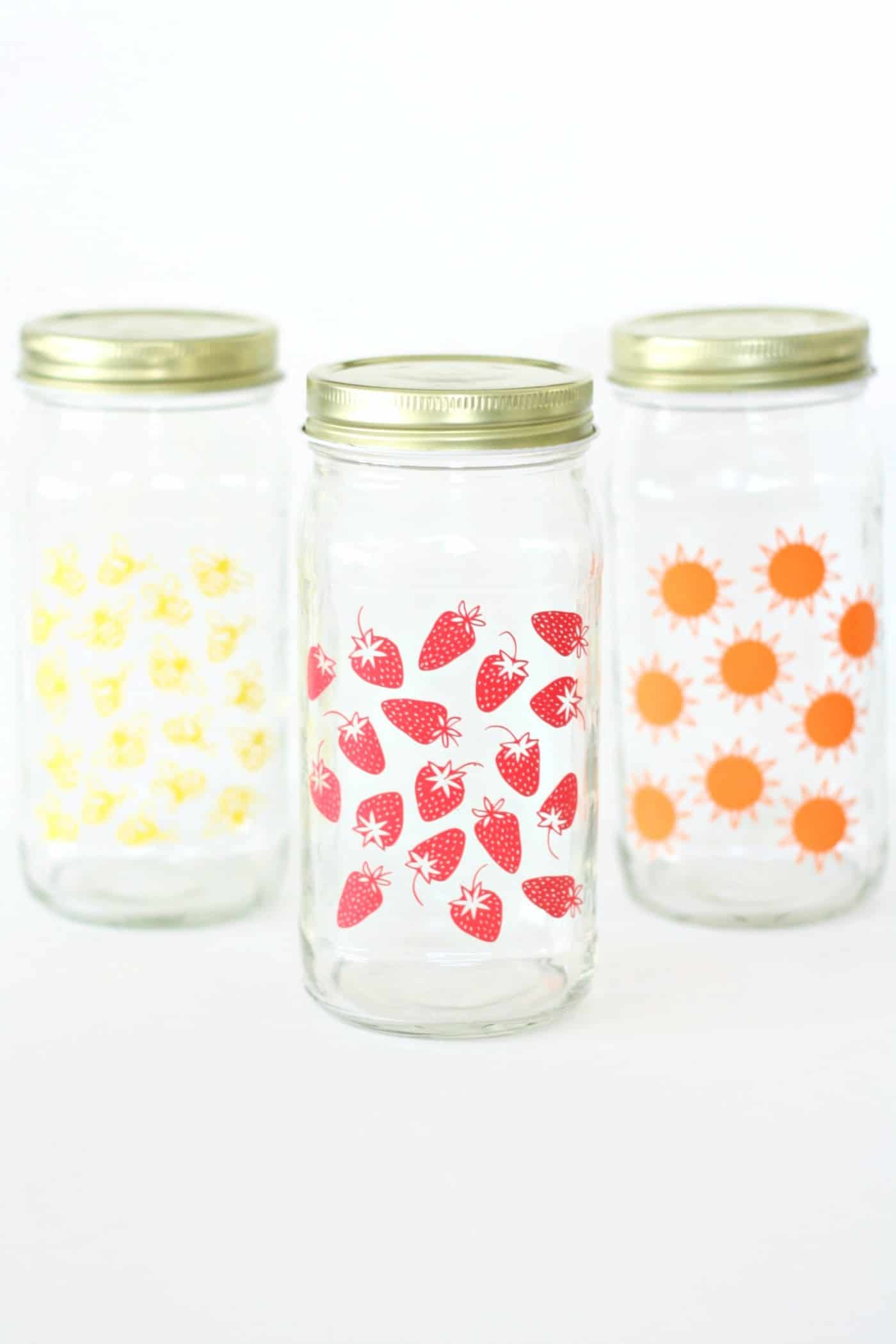 Follow this simple tutorial to upcycle a glass jar you have hanging out in your pantry. This summer craft is perfect for parties and picnics!