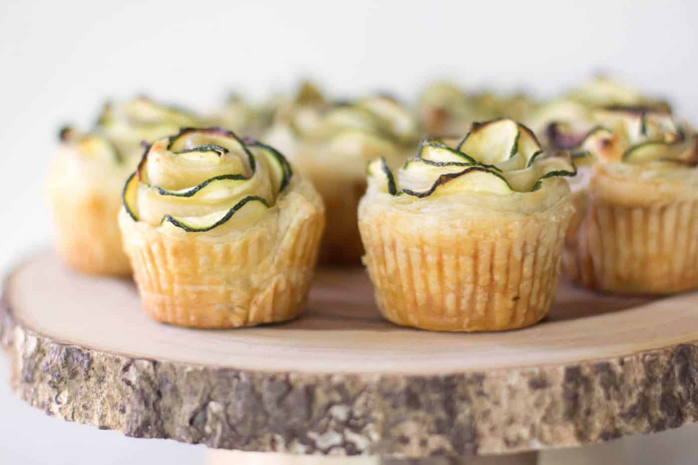 Puff pastry appetizers with zucchini