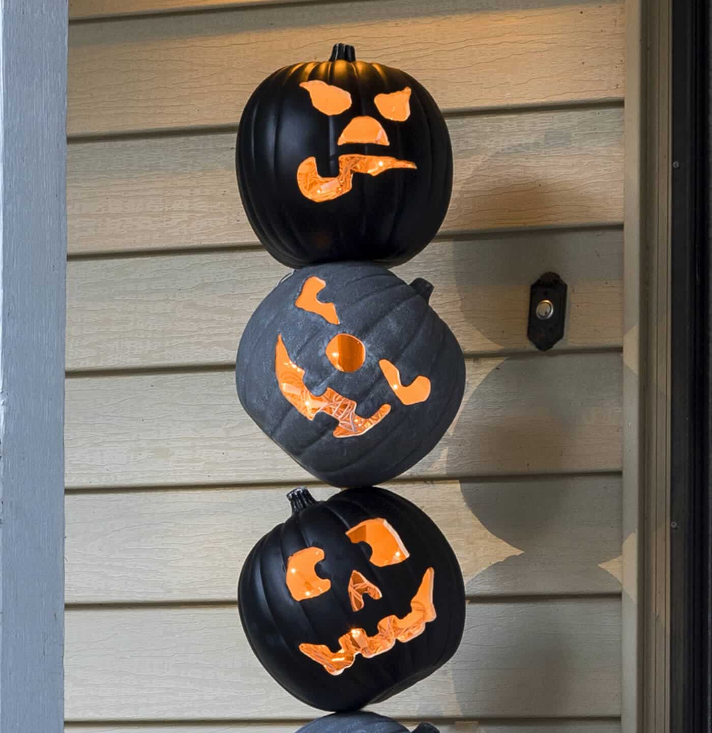 Lighted Pumpkin Topiary for a Halloween Front Porch - DIY Candy