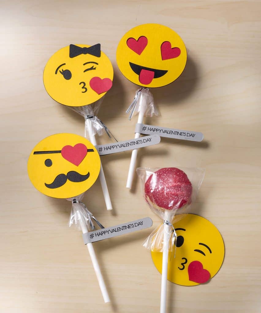 Easy Oreo pops with an emoji theme for Valentine's Day