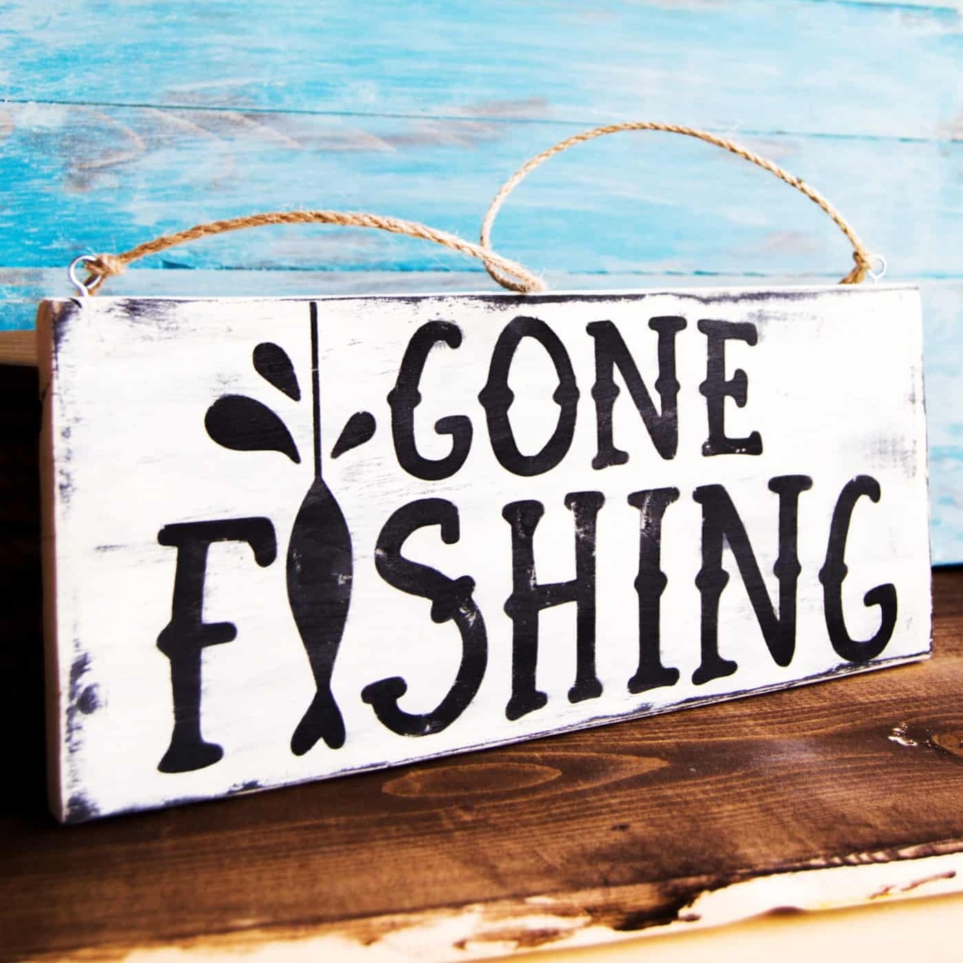 DIY gone fishing sign made with vinyl