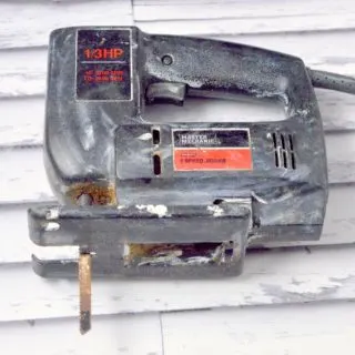 close up of a master mechanic jig saw