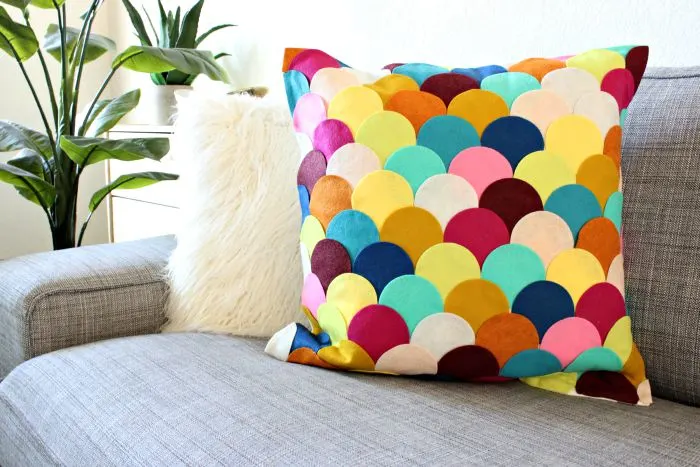 DIY Pillows: 50 Easy Ideas for Home Decor - DIY Candy