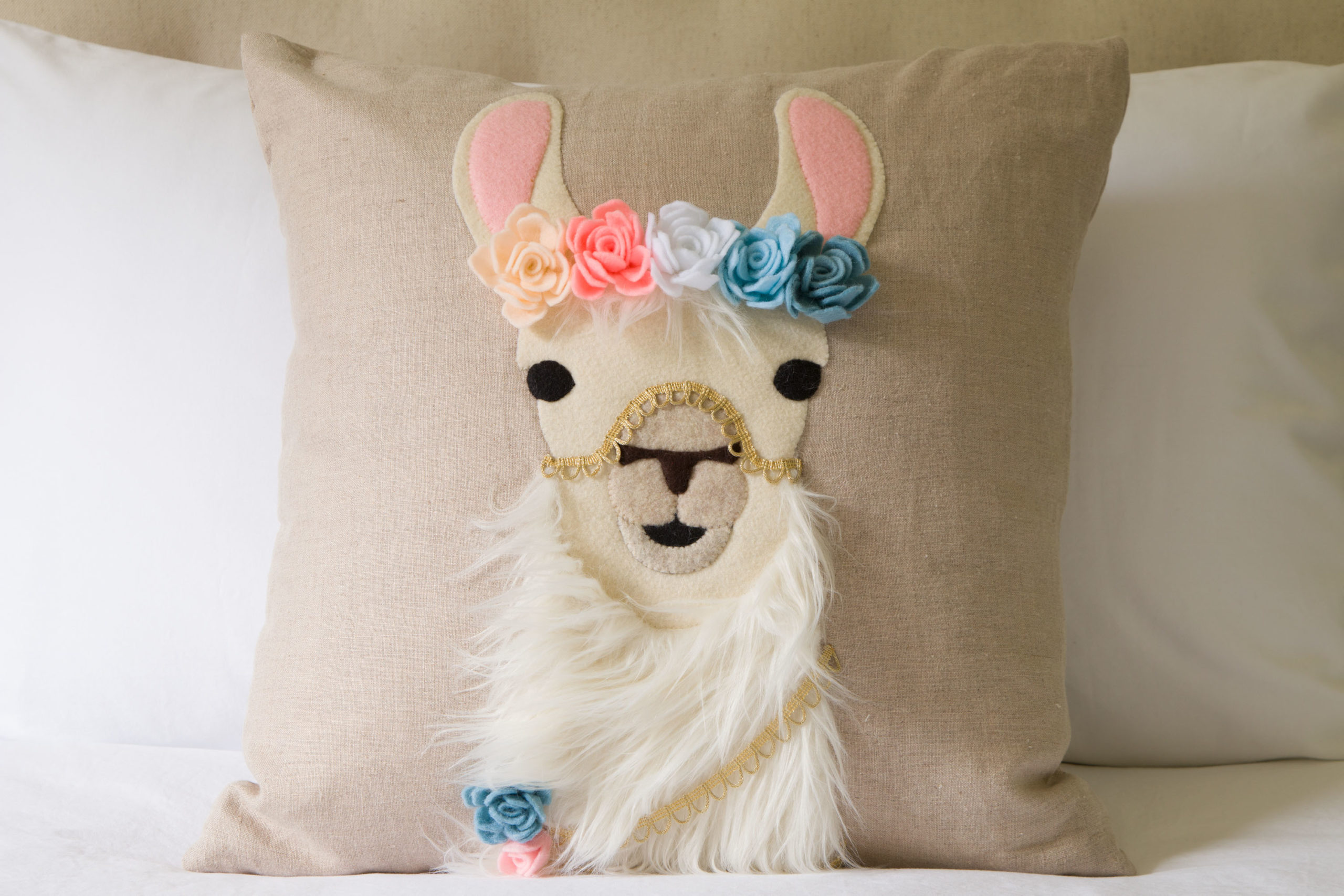 Gorgeous DIY Llama Pillow