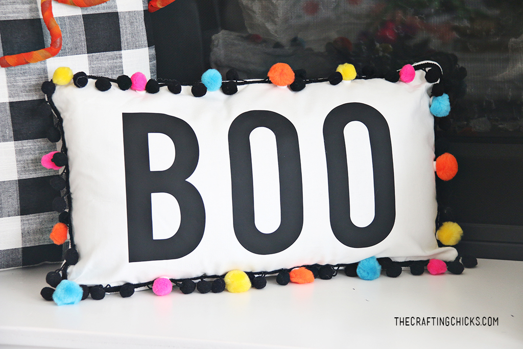 "Boo" Pillow for Halloween