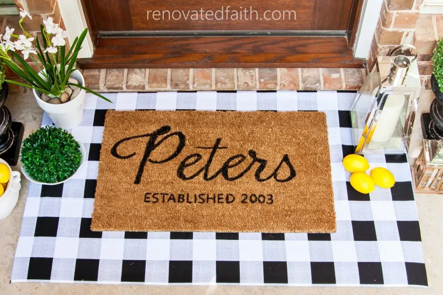 Make Interchangeable Doormats with Fabric