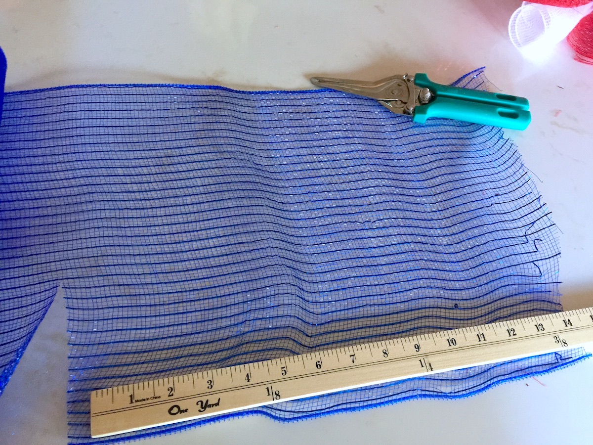 Cutting Deco mesh in 14 inch lengths