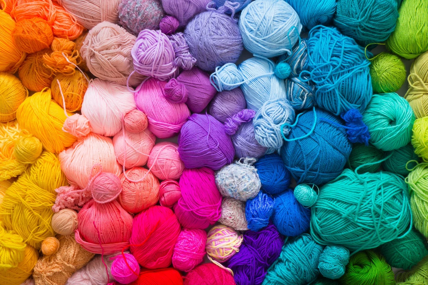 Pile-of-rainbow-yarn-in-various-colors