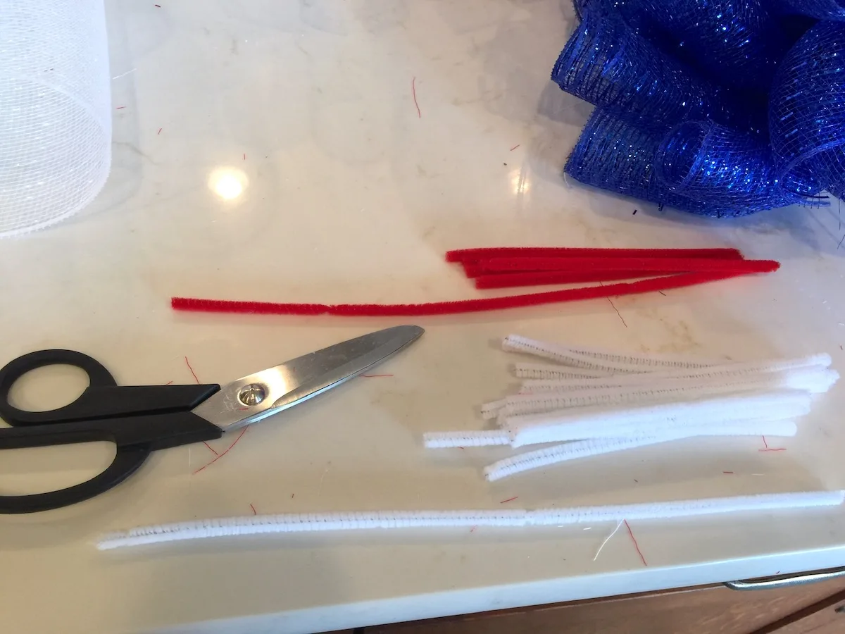 Pipe-cleaners-cut-in-half-and-a-pair-of-scissors