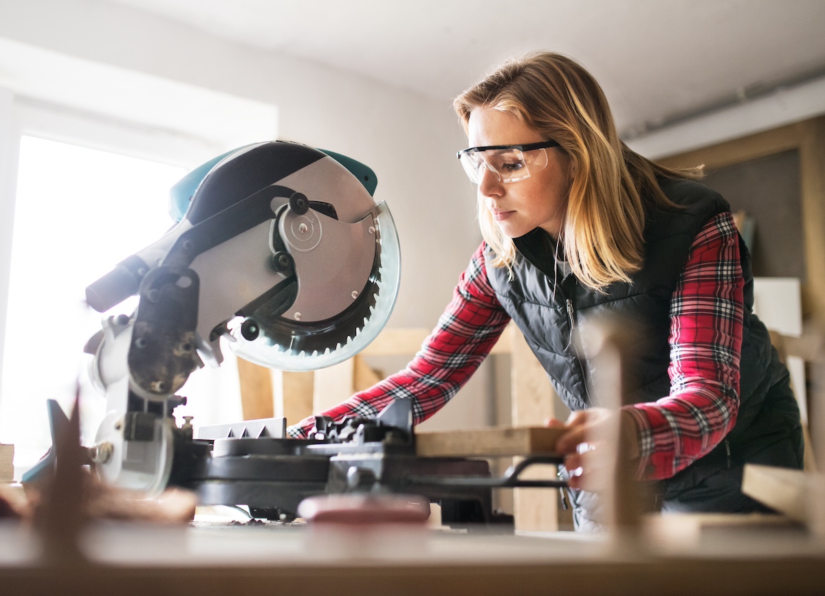 Woman-operating-a-miter-saw