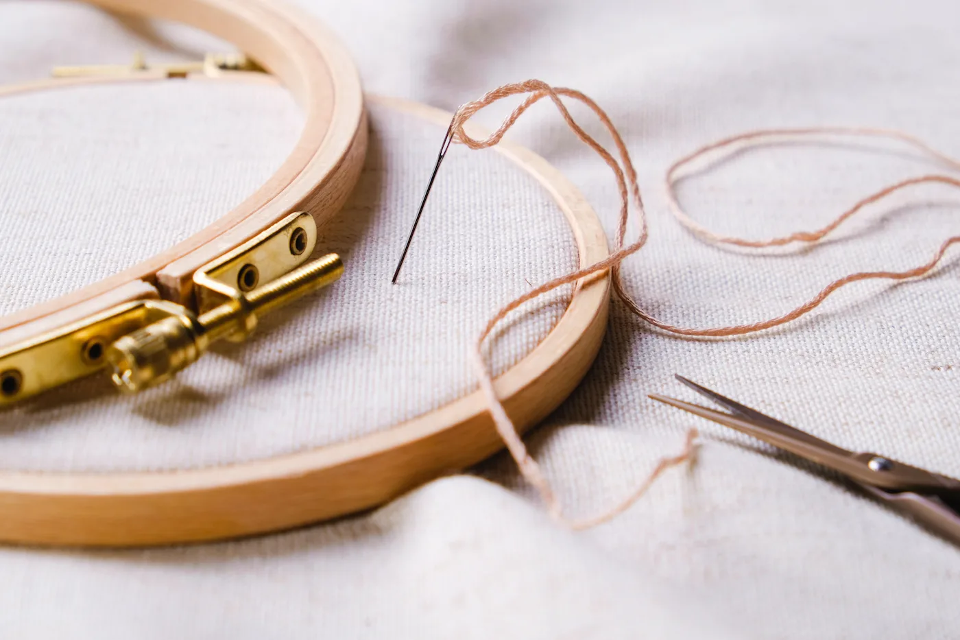 Close-up-needle-and-thread-sticking-into-canvas