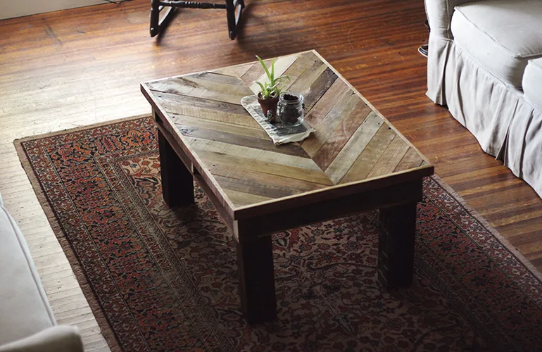 DIY Pallet Wood Coffee Table with a Shelf