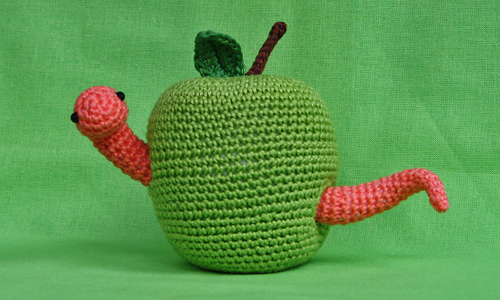 Worm in apple amigurumi pattern