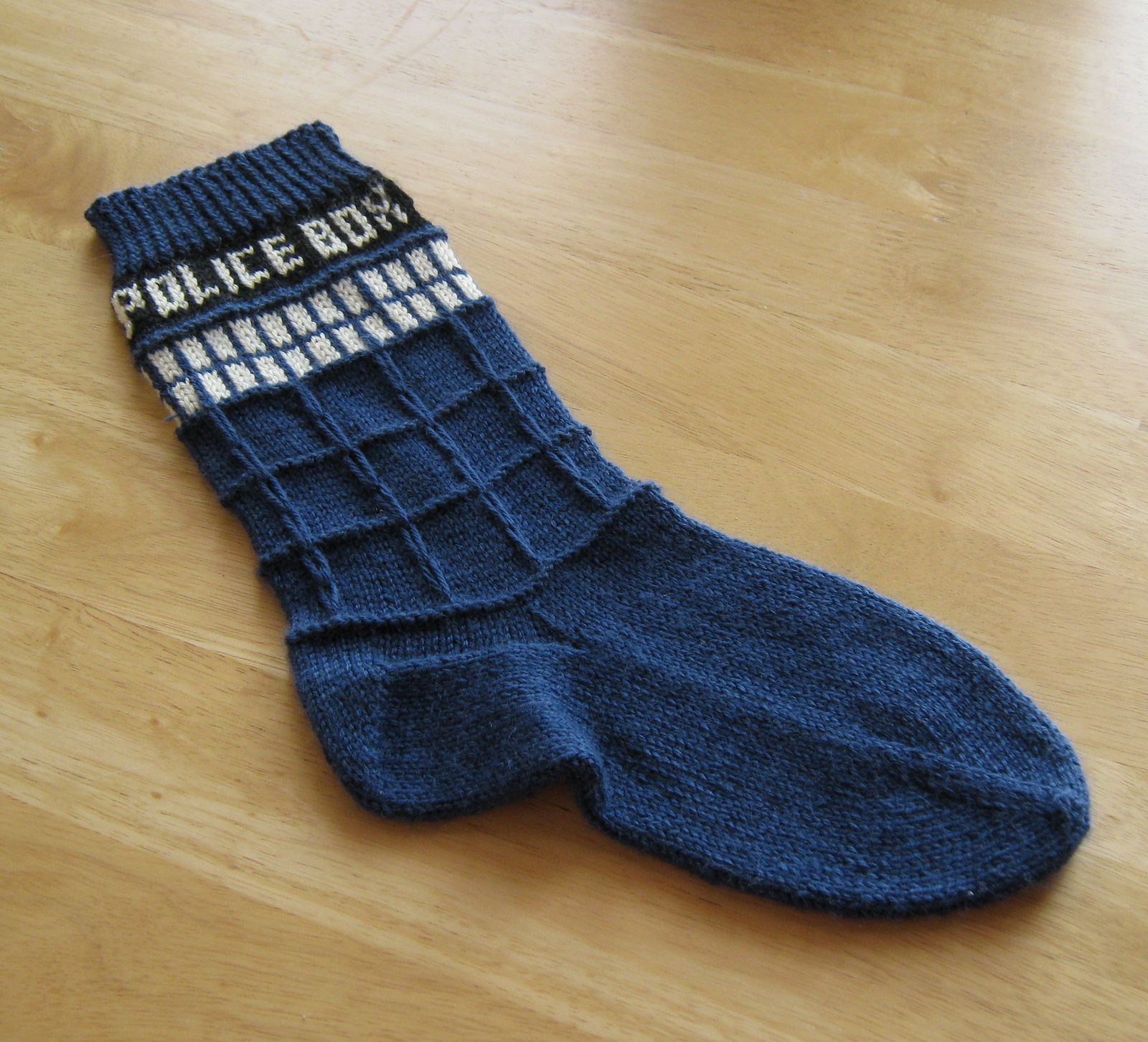 dr who tardis knit socks