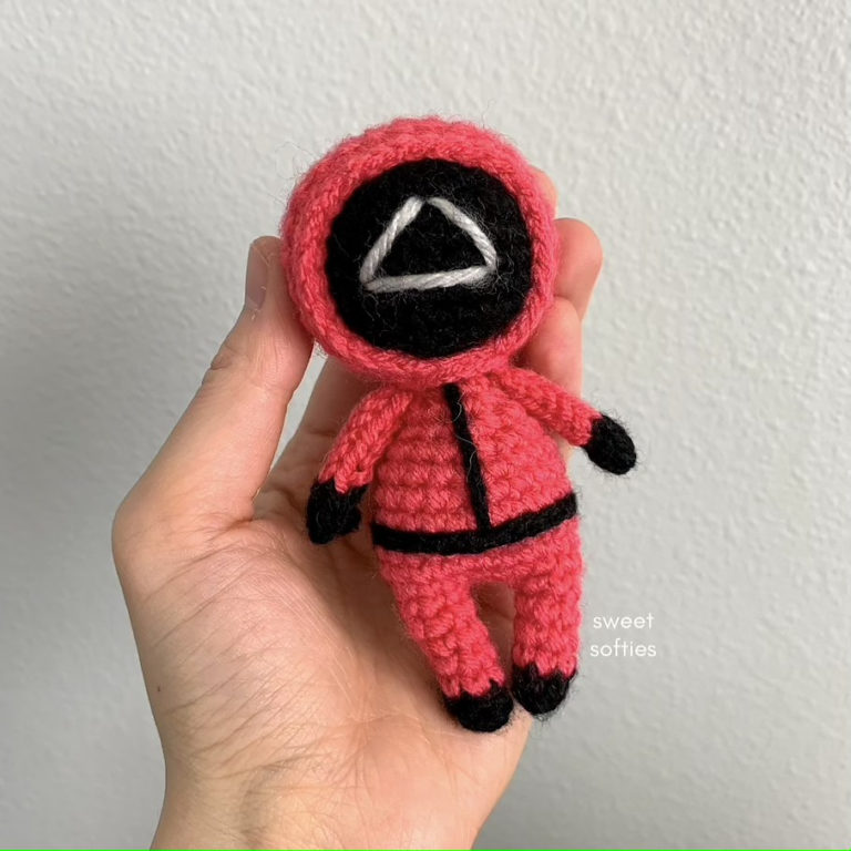 squid game soldier amigurumi pattern