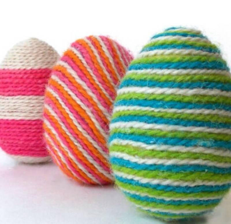 DIY Easter Eggs made with Colorful Yarn Wrapping