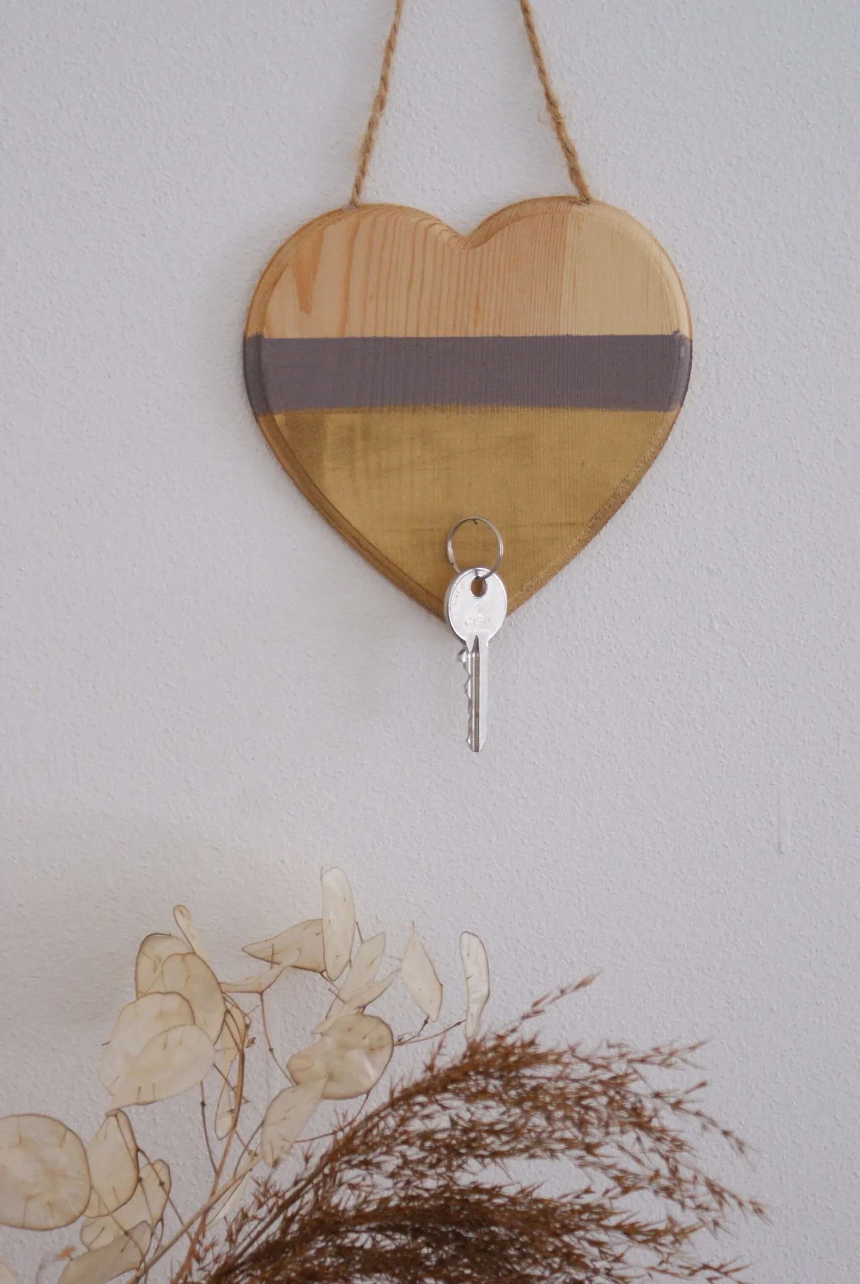 entryway idea minimalist heart key holder