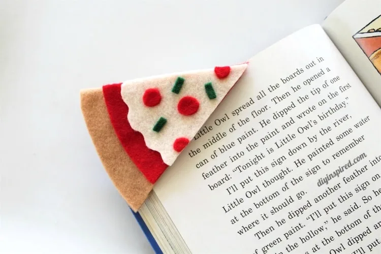 DIY Felt Pizza Bookmark