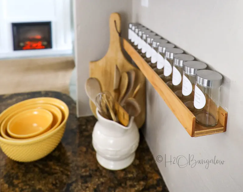 How to make an easy diy wooden spice rack