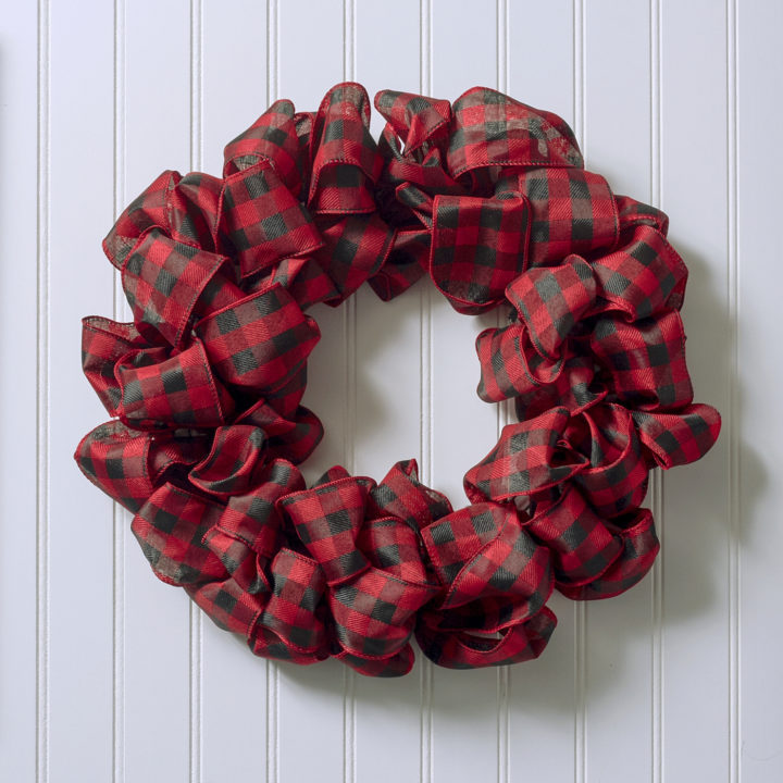 How to make a wreath with ribbon