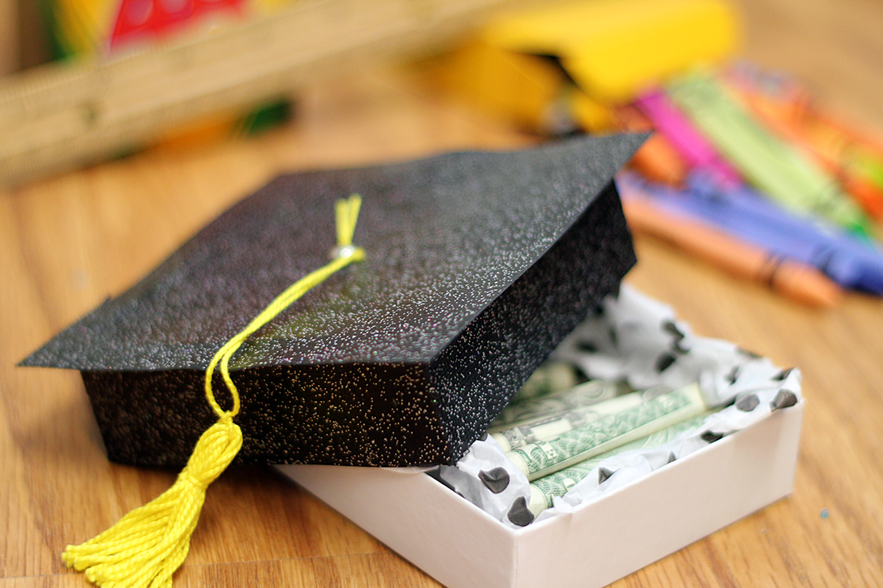 How to make a graduation cap gift box