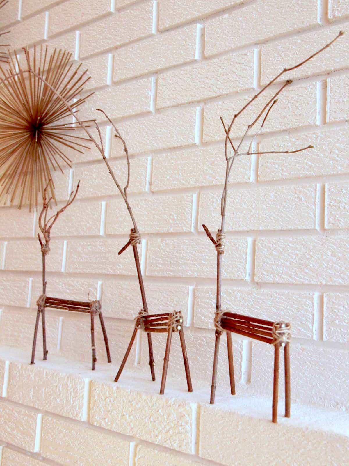 DIY-Twig-Reindeer-for-Christmas