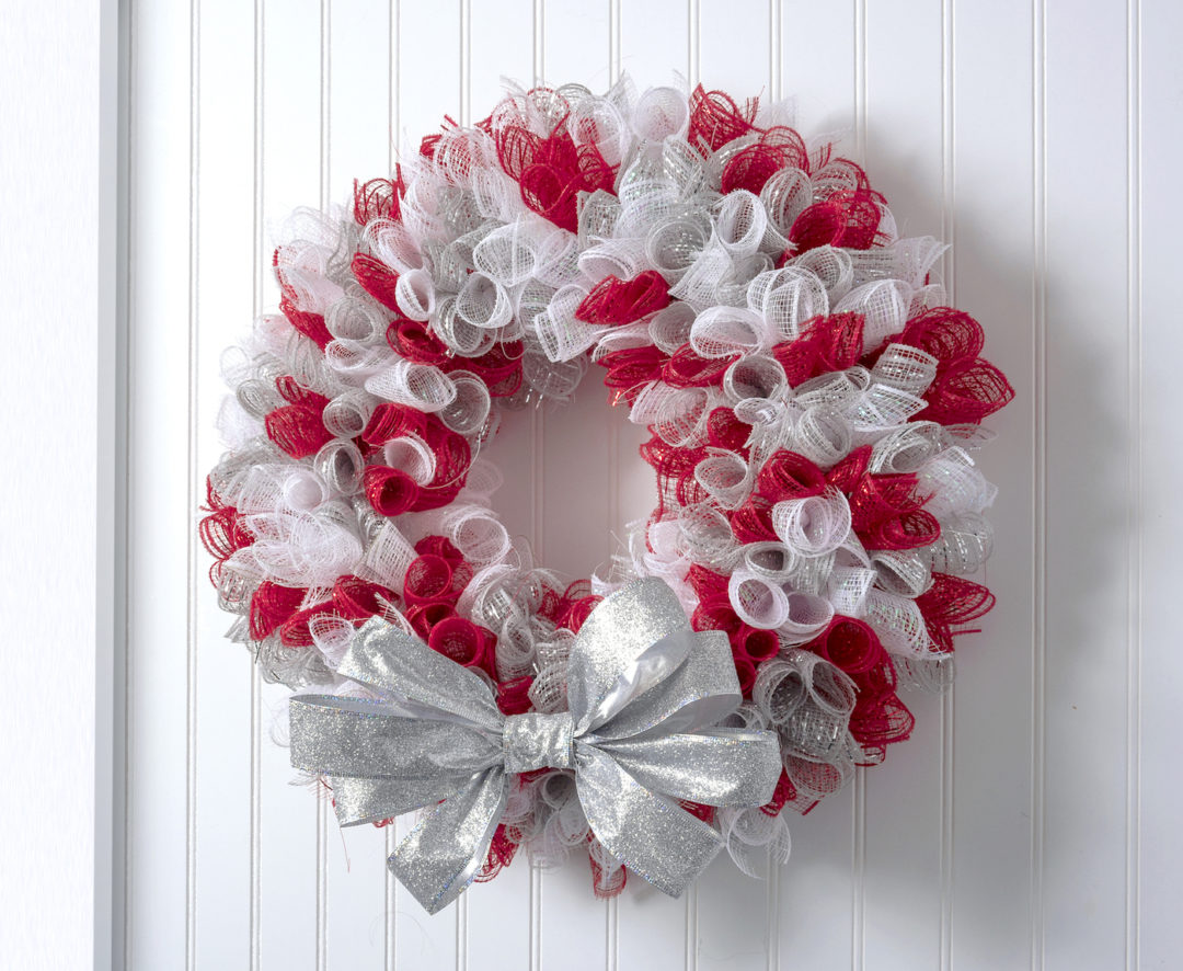 Christmas Mesh Wreath In Three Simple Steps DIY Candy   Deco Mesh Christmas Wreath 1 1080x886 