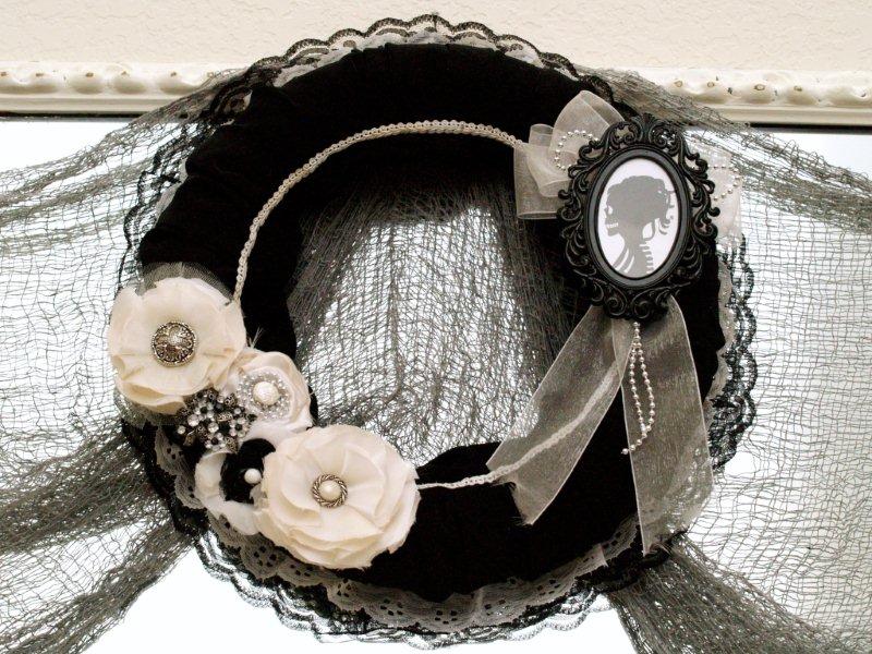 DIY gothic Halloween wreath