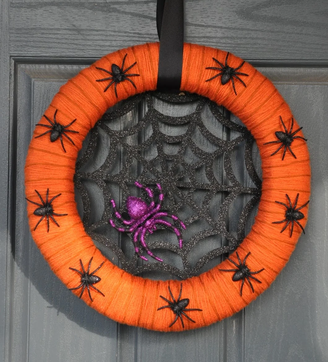 Halloween yarn spider wreath