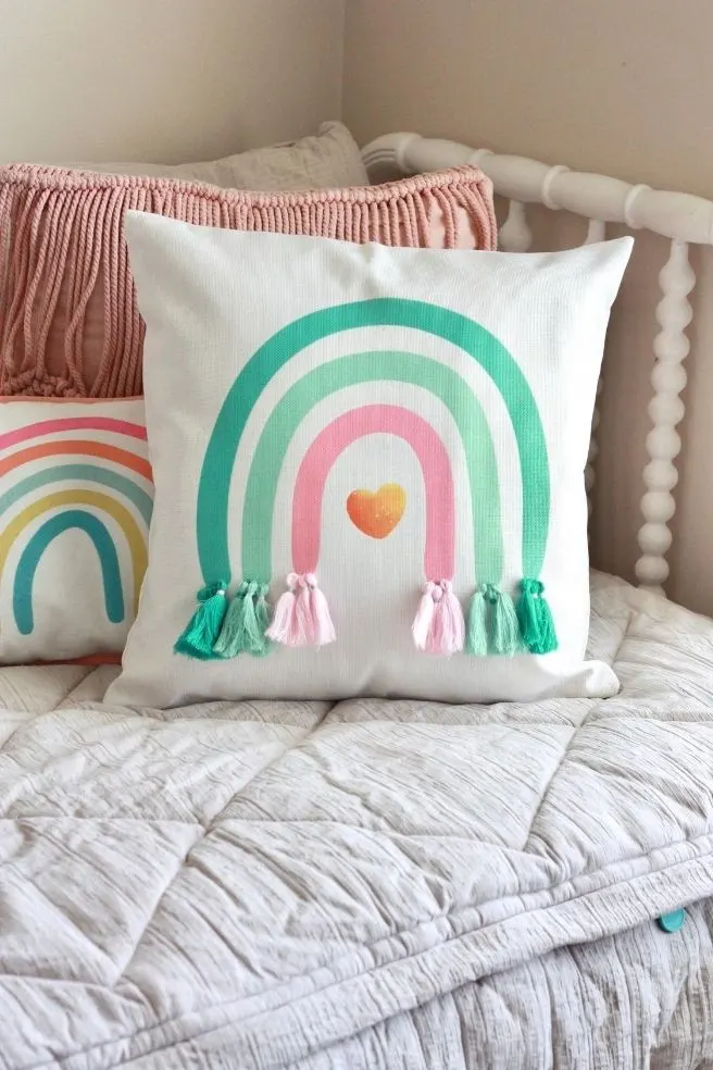 10 Minute DIY Pillow Covers - The Creek Line House