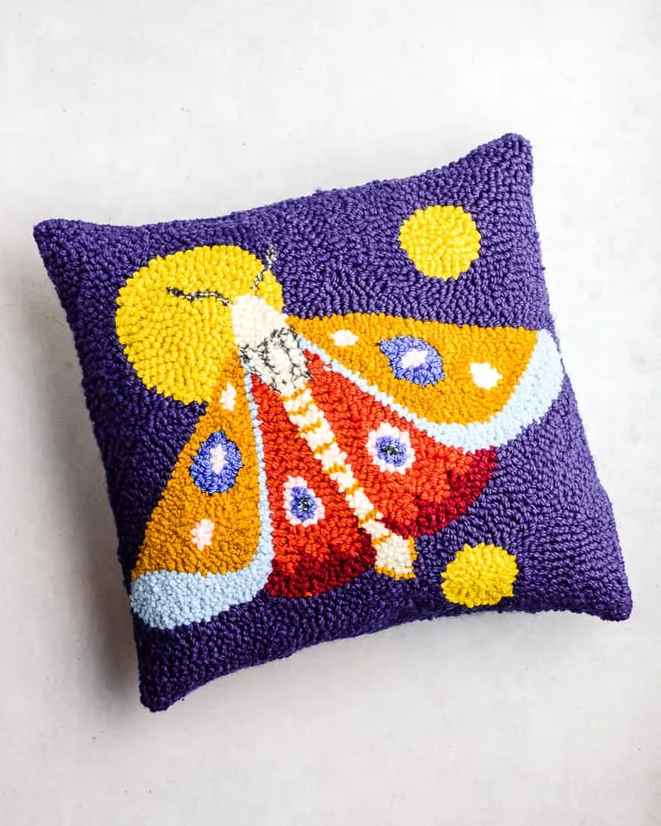 Punch needle pillow tutorial - DIY gift idea