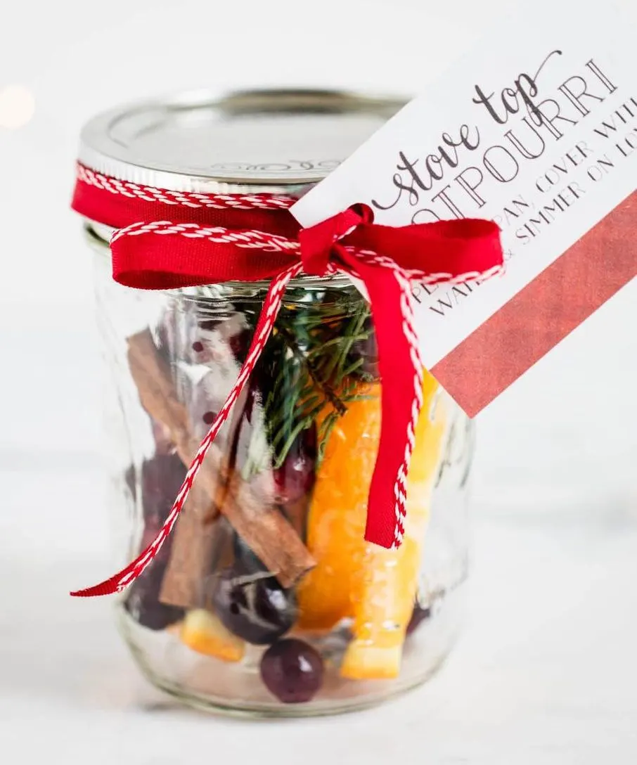 christmas potpourri and free printable DIY gift