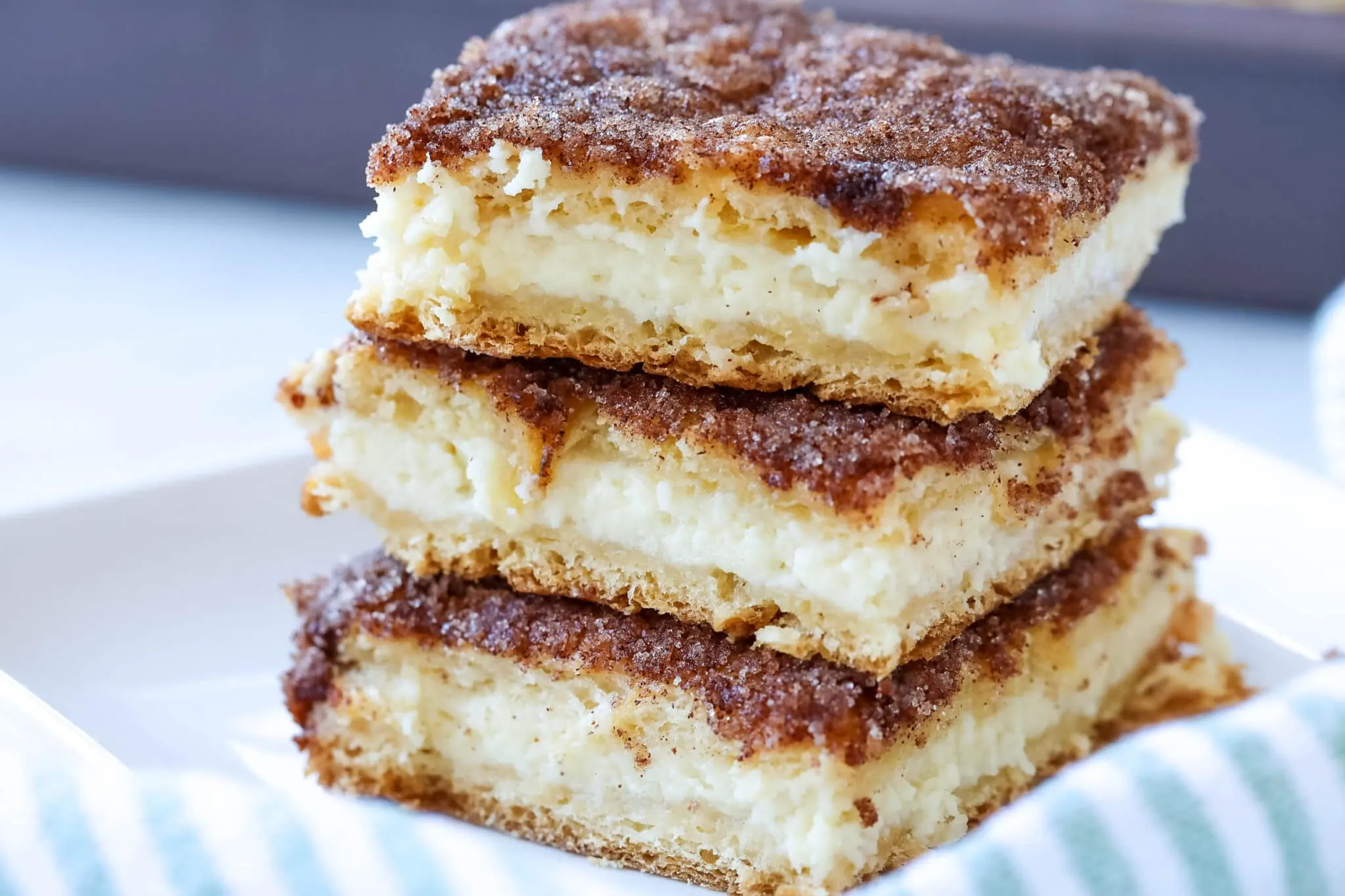 sopapilla cheesecake bars with cinnamon topping