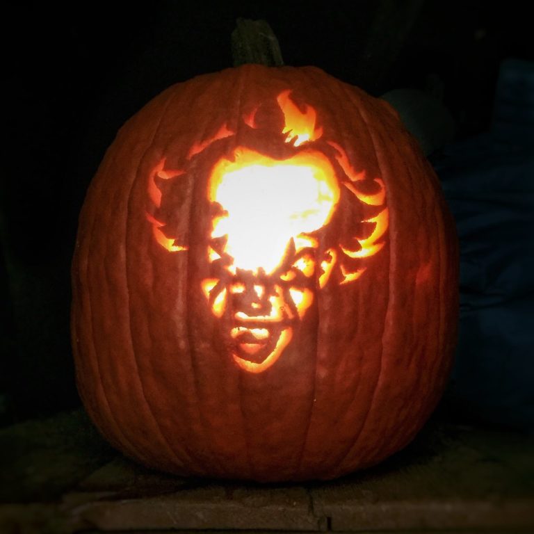 Stephen King's IT pennywise clown pumpkin carving