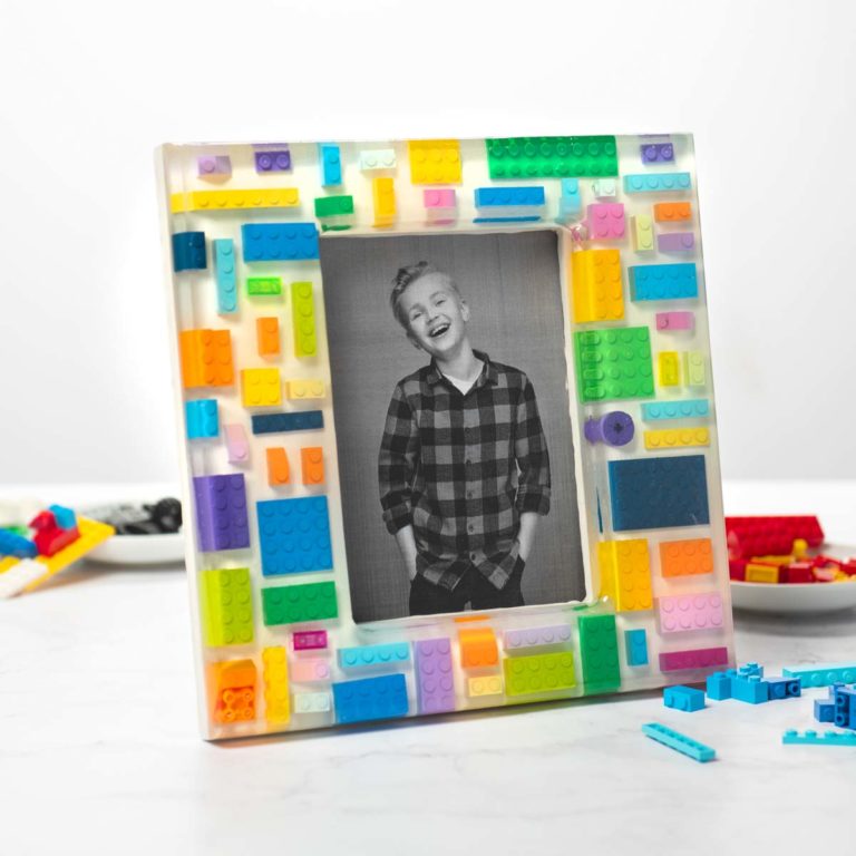 How to make a resin picture frame with LEGOS